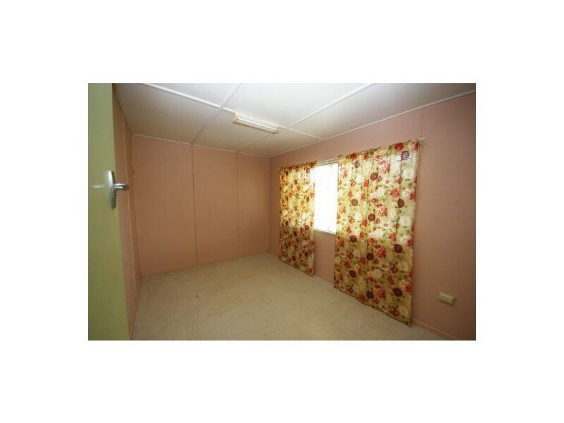 Photo - 94 Biggs Avenue, Beachmere QLD 4510 - Image 7