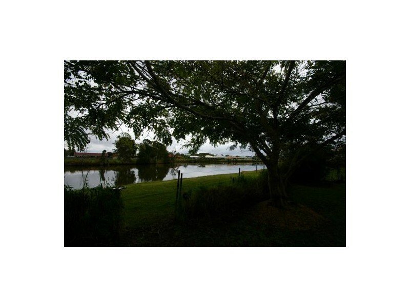 Photo - 94 Biggs Avenue, Beachmere QLD 4510 - Image 8