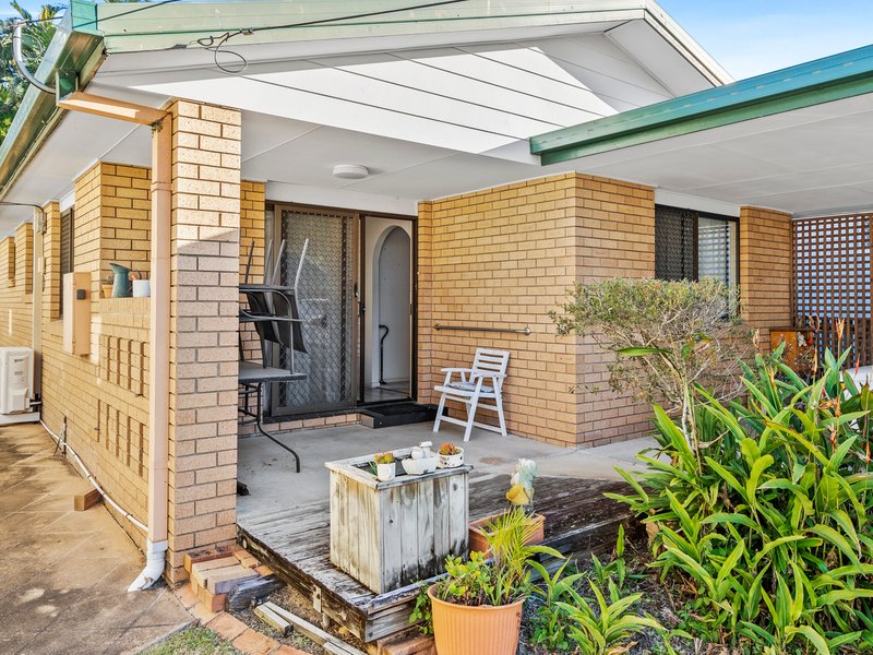 Photo - 94 Boxgrove Avenue, Wynnum QLD 4178 - Image 9