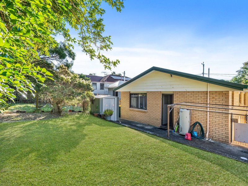 Photo - 94 Boxgrove Avenue, Wynnum QLD 4178 - Image 10