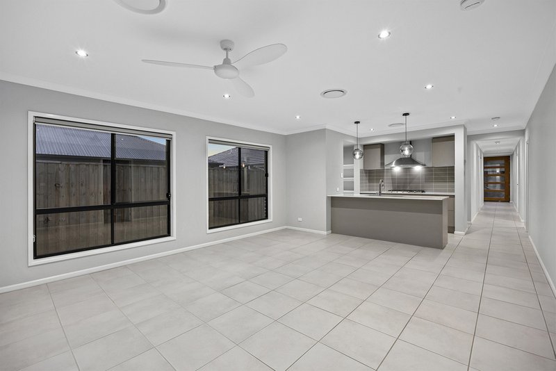 Photo - 94 Davidson Circuit, Park Ridge QLD 4125 - Image 3