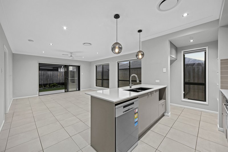 Photo - 94 Davidson Circuit, Park Ridge QLD 4125 - Image 8