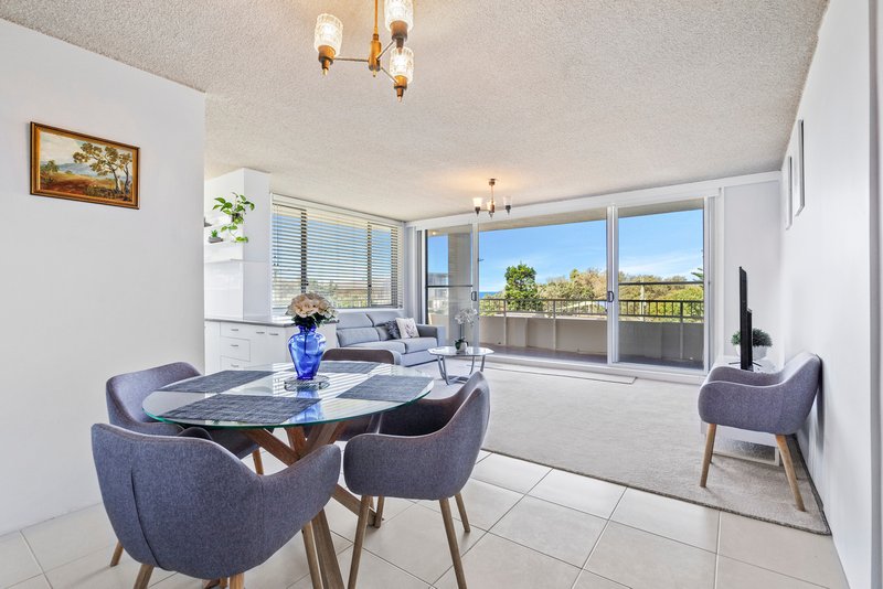 Photo - 9/4 Elizabeth Avenue, Broadbeach QLD 4218 - Image 4