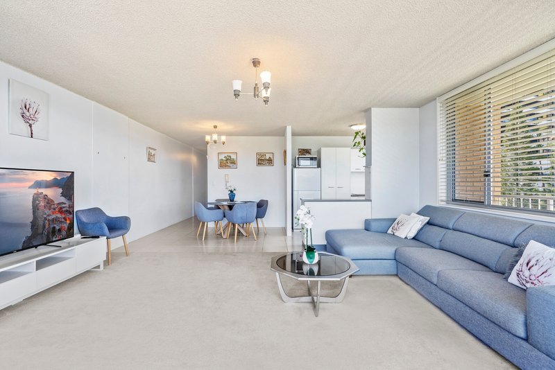 Photo - 9/4 Elizabeth Avenue, Broadbeach QLD 4218 - Image 6