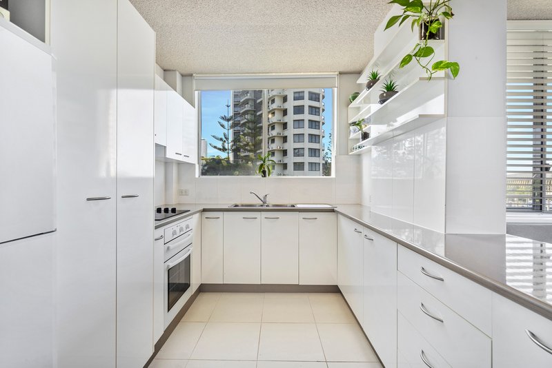 Photo - 9/4 Elizabeth Avenue, Broadbeach QLD 4218 - Image 7