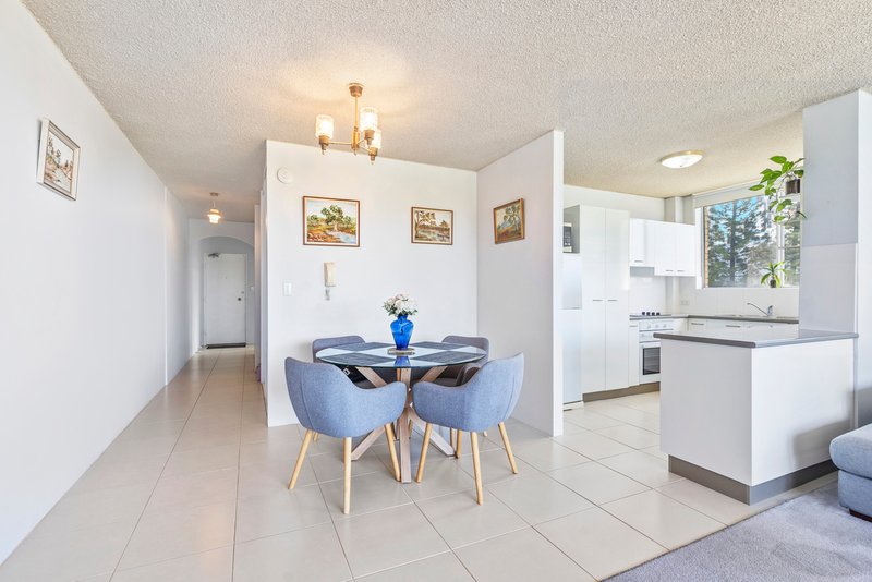 Photo - 9/4 Elizabeth Avenue, Broadbeach QLD 4218 - Image 9