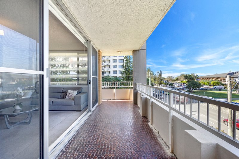 Photo - 9/4 Elizabeth Avenue, Broadbeach QLD 4218 - Image 13