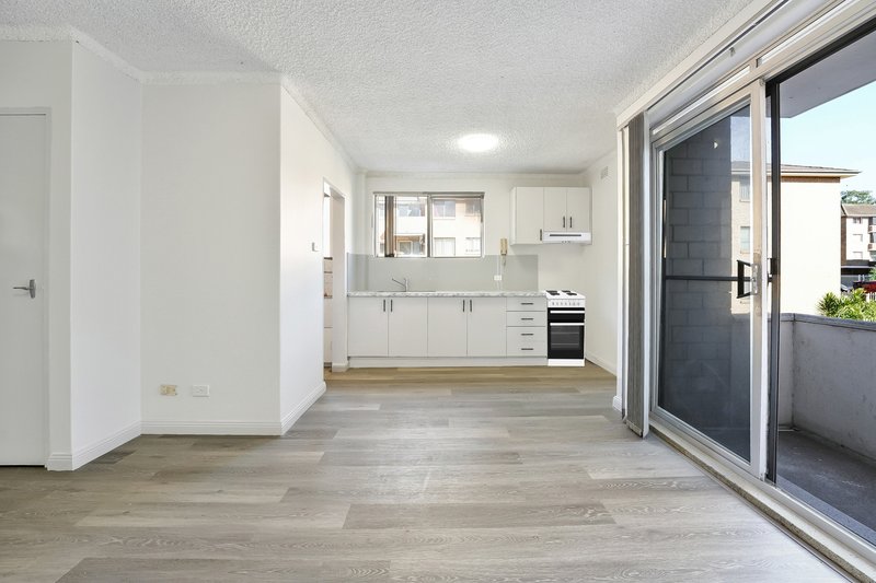 Photo - 9/4 Forbes Street, Warwick Farm NSW 2170 - Image 1