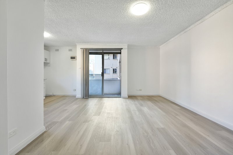 Photo - 9/4 Forbes Street, Warwick Farm NSW 2170 - Image 4