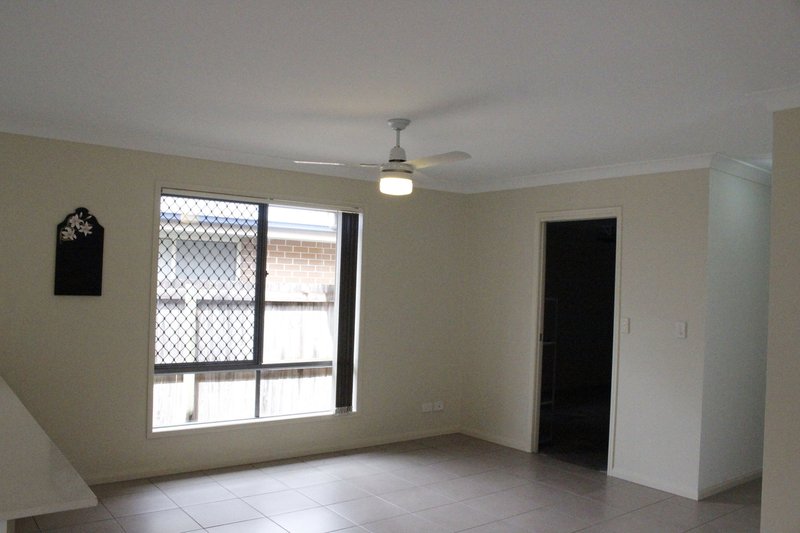 Photo - 94 Huntley Cres , Redbank Plains QLD 4301 - Image 4