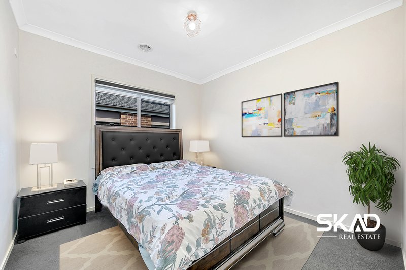 Photo - 94 Moor Park Drive, Craigieburn VIC 3064 - Image 9