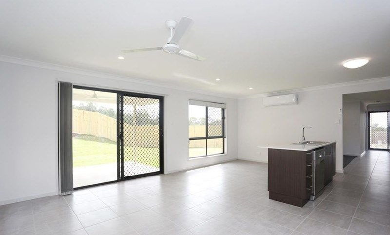 Photo - 94 Samford Drive, Holmview QLD 4207 - Image 3
