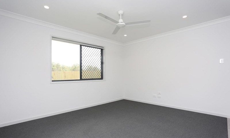 Photo - 94 Samford Drive, Holmview QLD 4207 - Image 4