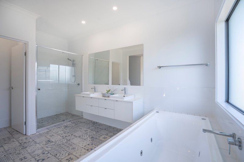 Photo - 94 Seaside Drive, Banksia Beach QLD 4507 - Image 11