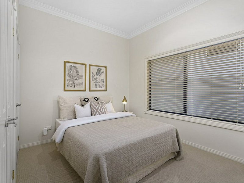 Photo - 94 Sir Bruce Small Boulevard, Benowa Waters QLD 4217 - Image 22