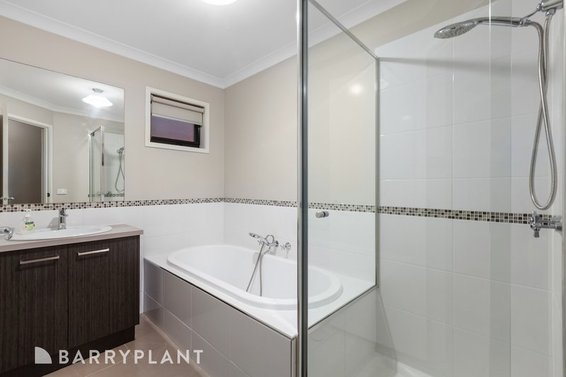 Photo - 94 Wallara Waters Boulevard, Wallan VIC 3756 - Image 6