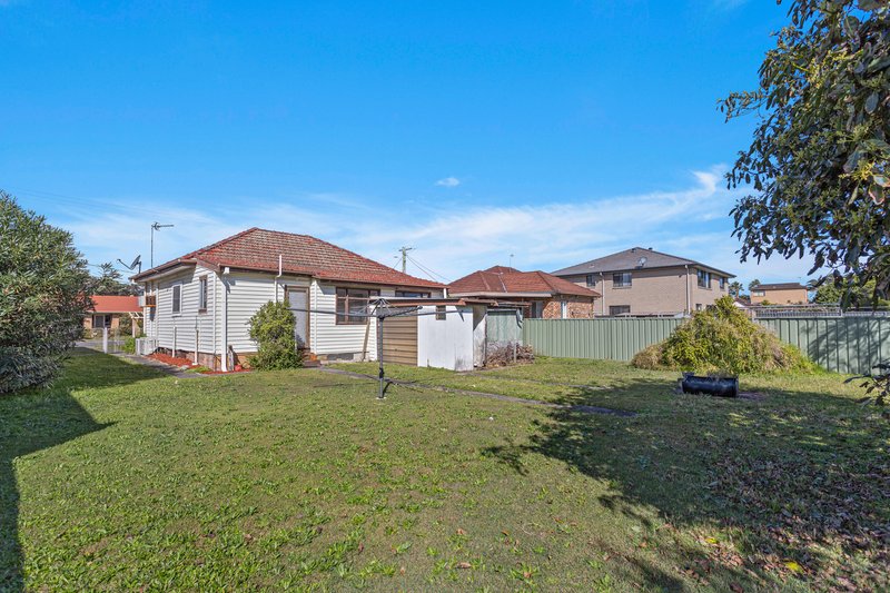 Photo - 94 Waratah Street, Windang NSW 2528 - Image 3