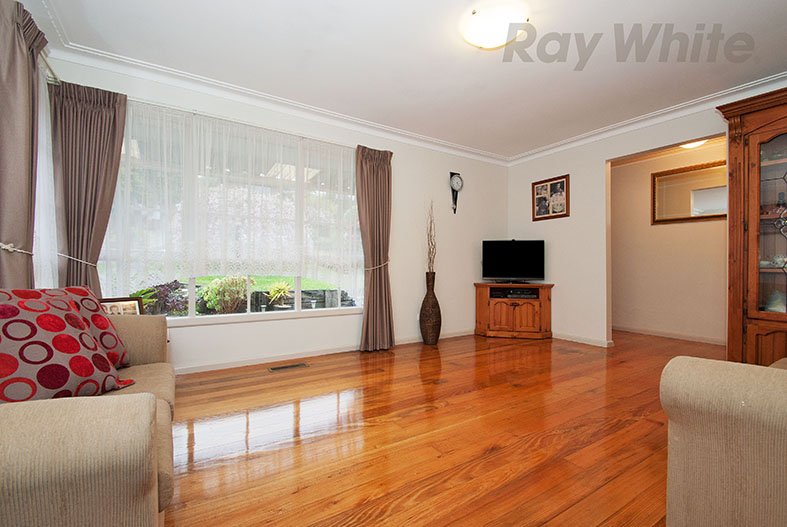 Photo - 94 Winyard Drive, Mooroolbark VIC 3138 - Image 2