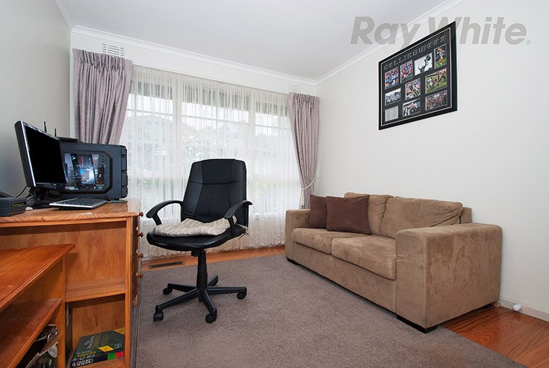 Photo - 94 Winyard Drive, Mooroolbark VIC 3138 - Image 6