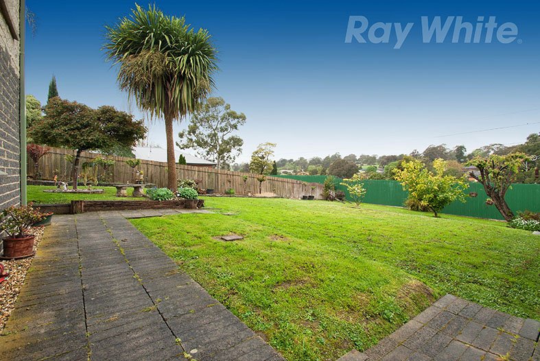 Photo - 94 Winyard Drive, Mooroolbark VIC 3138 - Image 11