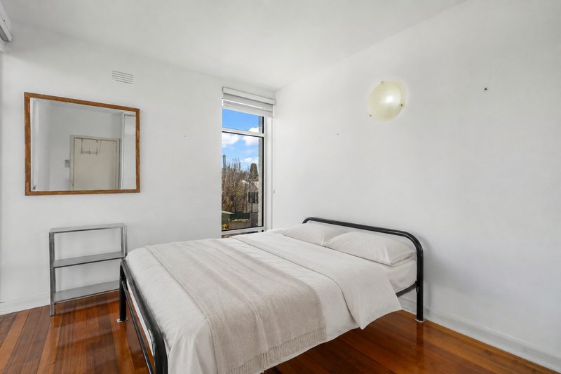Photo - 9/4 Witchwood Close, South Yarra VIC 3141 - Image 6