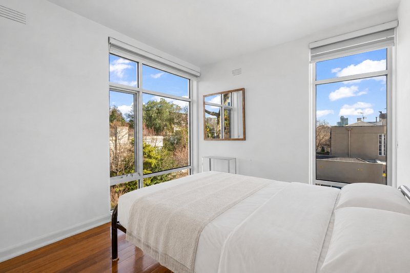 Photo - 9/4 Witchwood Close, South Yarra VIC 3141 - Image 7