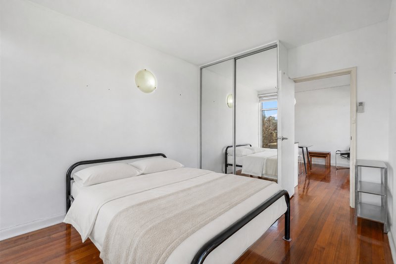 Photo - 9/4 Witchwood Close, South Yarra VIC 3141 - Image 8