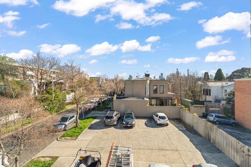 Photo - 9/4 Witchwood Close, South Yarra VIC 3141 - Image 9