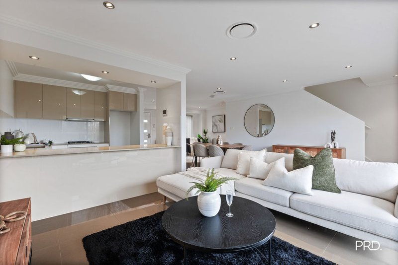 Photo - 9/400 Glenmore Parkway, Glenmore Park NSW 2745 - Image 2