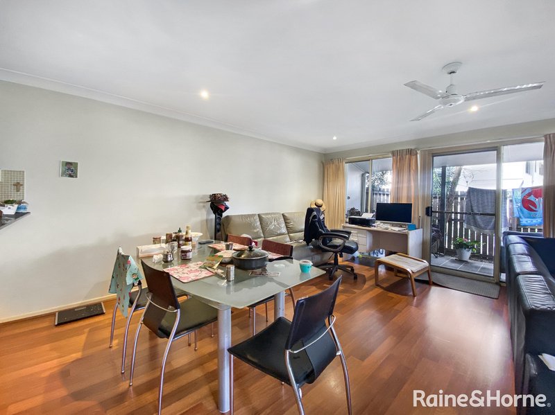 Photo - 9/47 Newcomen Street, Indooroopilly QLD 4068 - Image 4