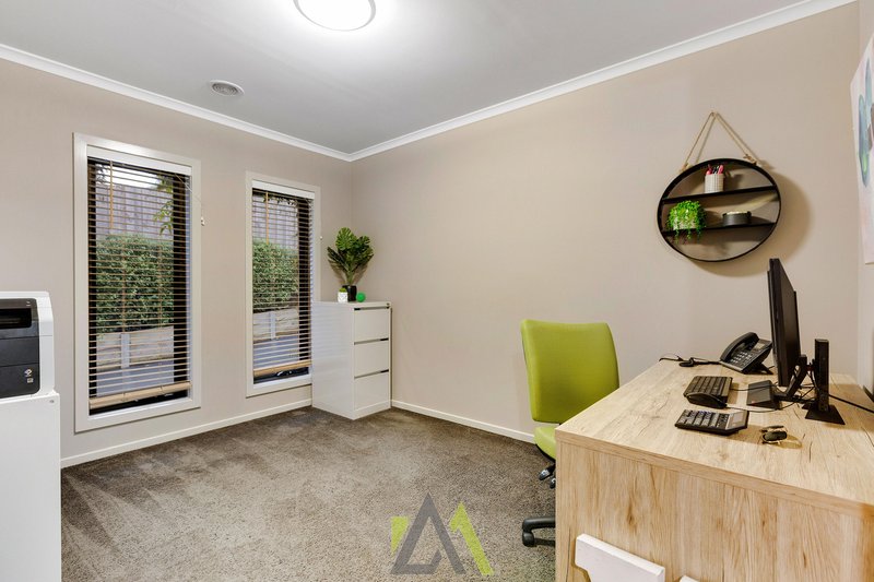 Photo - 94a Yarralumla Drive, Langwarrin VIC 3910 - Image 13