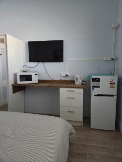 Photo - 95-98 Eighth Avenue, Home Hill QLD 4806 - Image 3