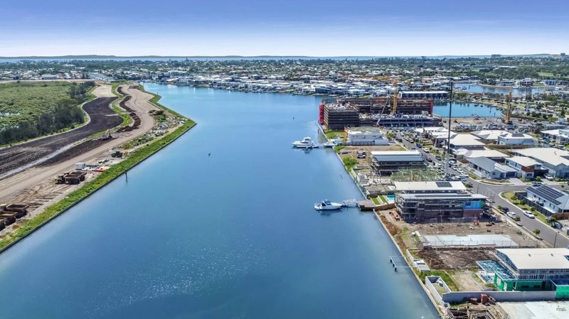 Photo - 95 Aqua Street, Newport QLD 4020 - Image 4