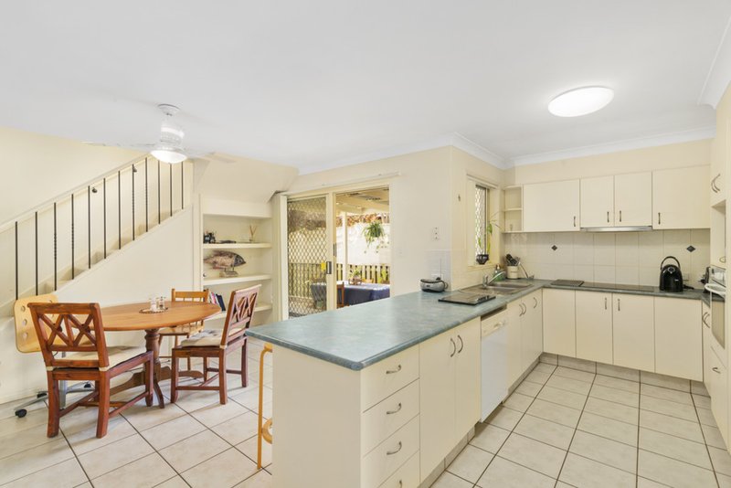 Photo - 95 Casuarina Drive, Elanora QLD 4221 - Image 4