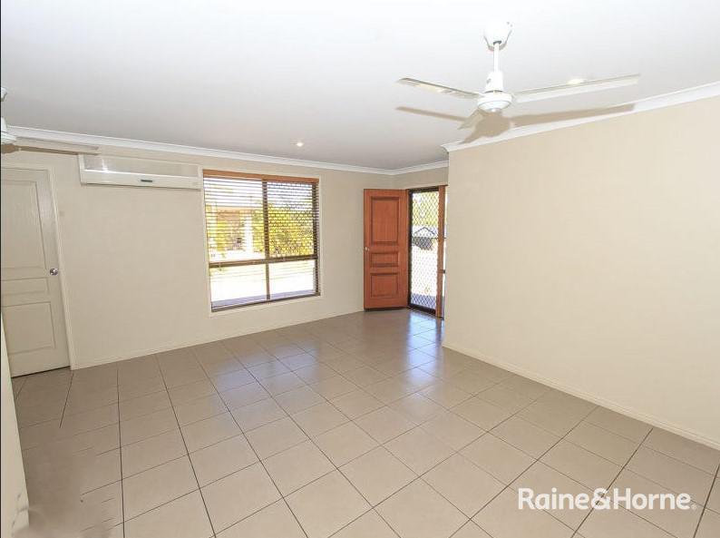 Photo - 95 Col Brown Avenue, Clinton QLD 4680 - Image 11