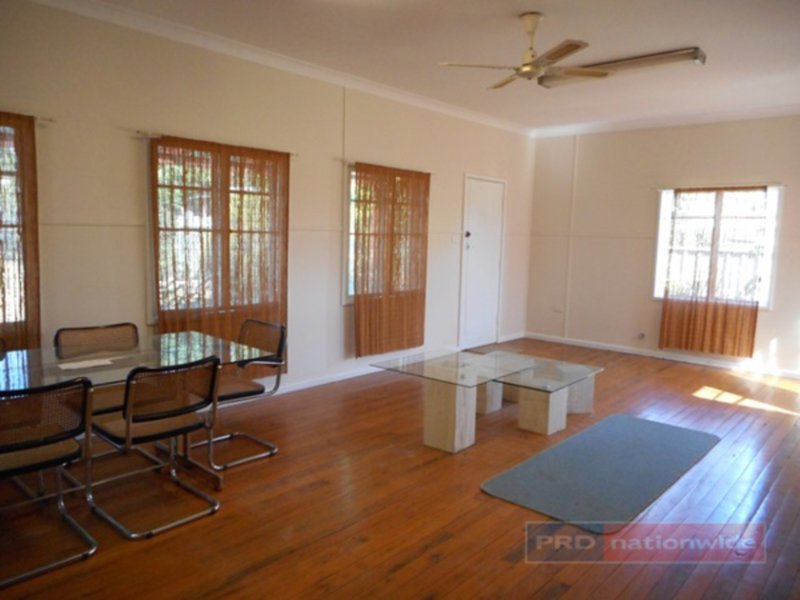 Photo - 95 Fitzroy Street, Tumut NSW 2720 - Image 4