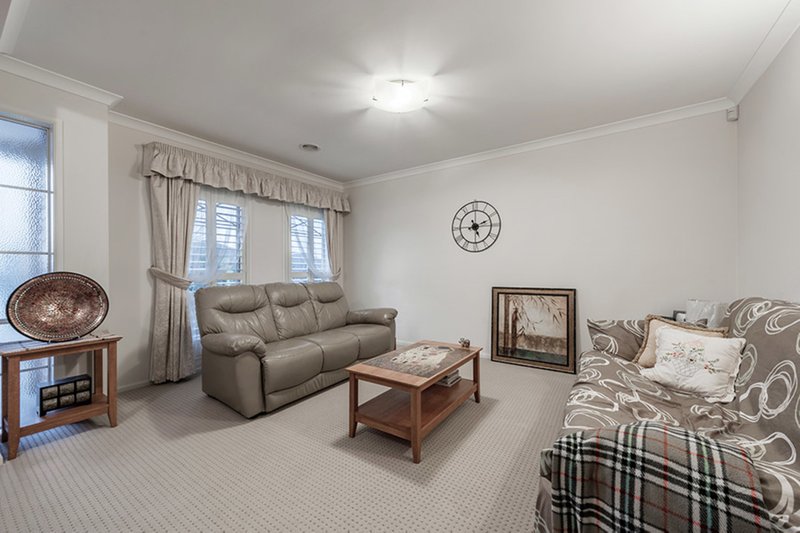 Photo - 95 Golf View Drive, Craigieburn VIC 3064 - Image 5