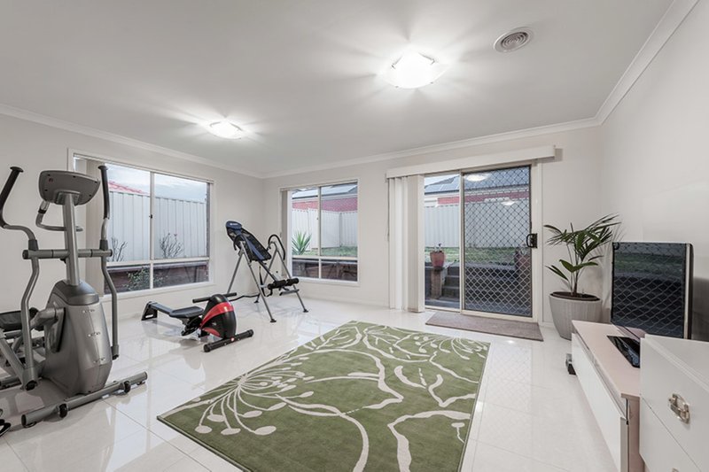 Photo - 95 Golf View Drive, Craigieburn VIC 3064 - Image 6