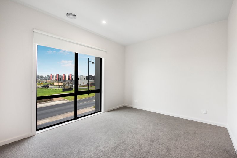 Photo - 95 Hayton Boulevard, Cranbourne West VIC 3977 - Image 5