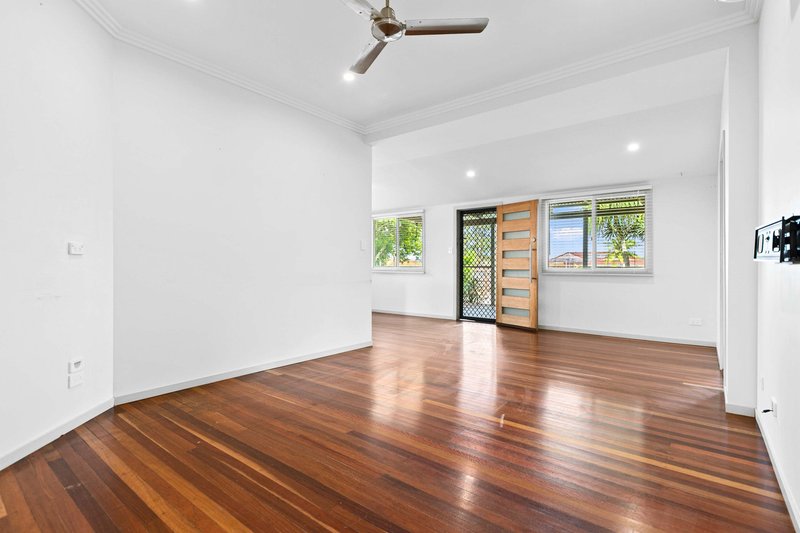 Photo - 95 Honiton Street, Torquay QLD 4655 - Image 4