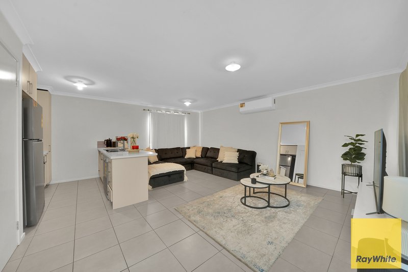 Photo - 95 Inverell Parkway, Tarneit VIC 3029 - Image 8