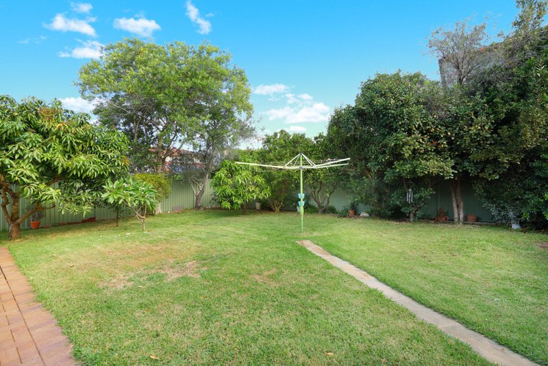 Photo - 95 Lorraine Street, Peakhurst Heights NSW 2210 - Image 2