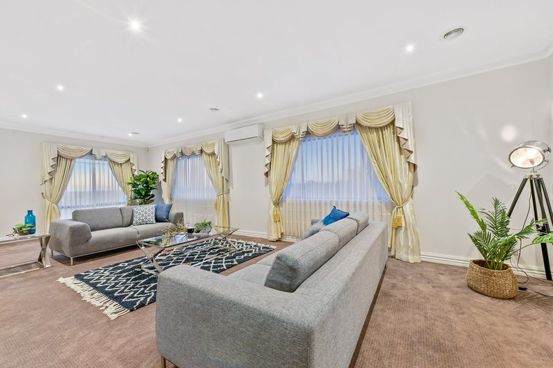 Photo - 95 Marisa Crescent, Berwick VIC 3806 - Image 4