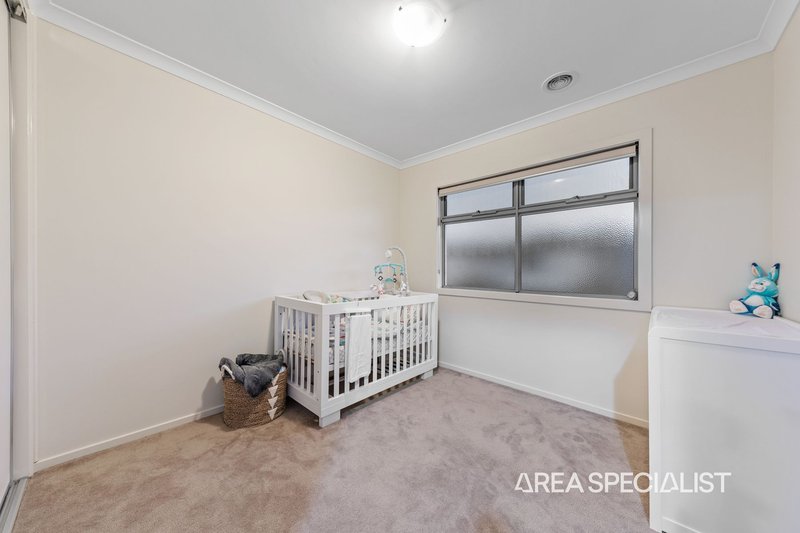 Photo - 95 Moondarra Drive, Berwick VIC 3806 - Image 13