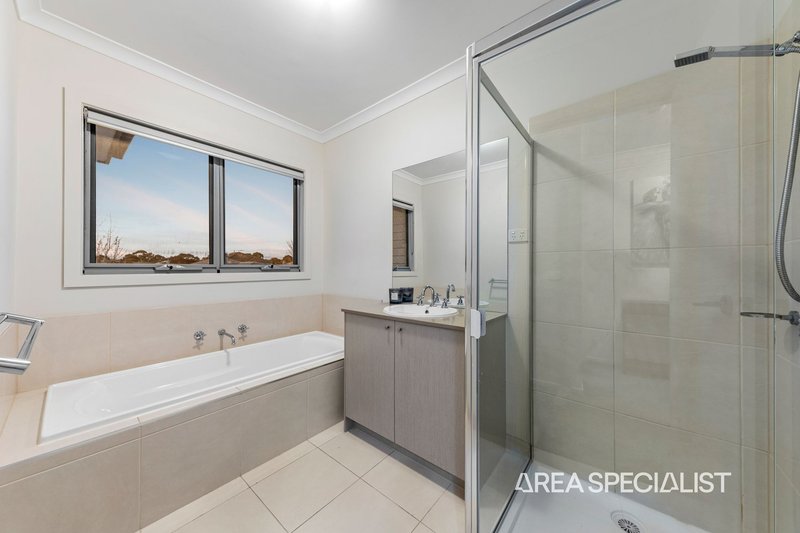 Photo - 95 Moondarra Drive, Berwick VIC 3806 - Image 15