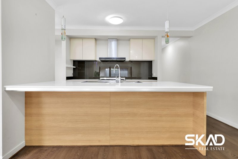 Photo - 95 Moor Park Drive, Craigieburn VIC 3064 - Image 5