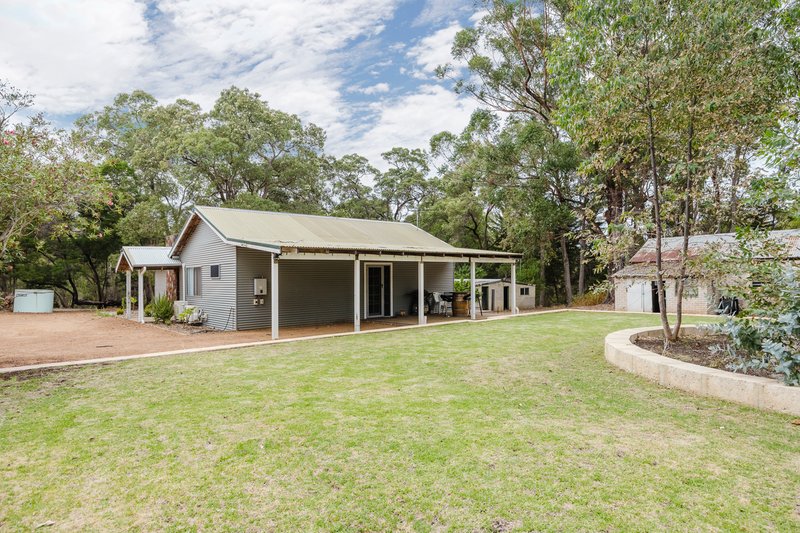 Photo - 95 Palmateer Drive, Bickley WA 6076 - Image 2