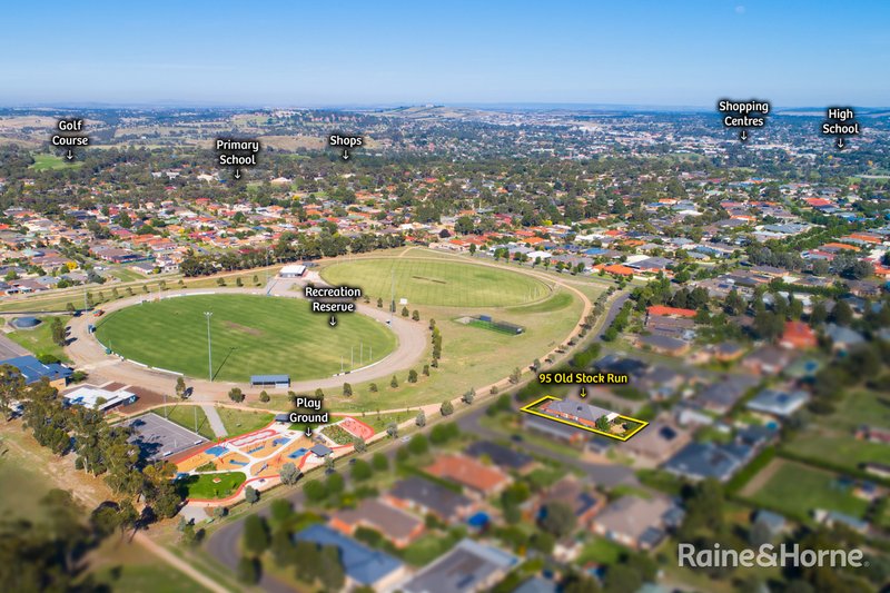 Photo - 95 The Old Stock Run, Sunbury VIC 3429 - Image 4