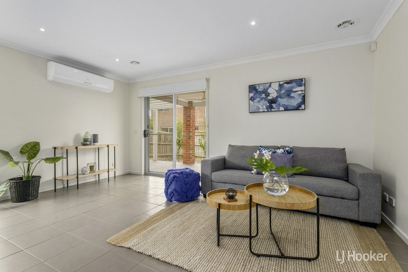 Photo - 95 Tristania Drive, Point Cook VIC 3030 - Image 4