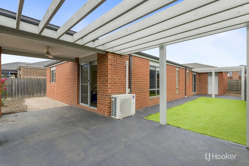 Photo - 95 Tristania Drive, Point Cook VIC 3030 - Image 9